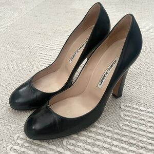 Manolo Blahnik Black Leather Classic Pump